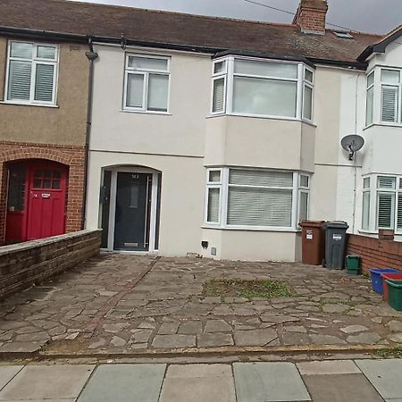 Charming 3-Bedroom Family Home London Exterior foto